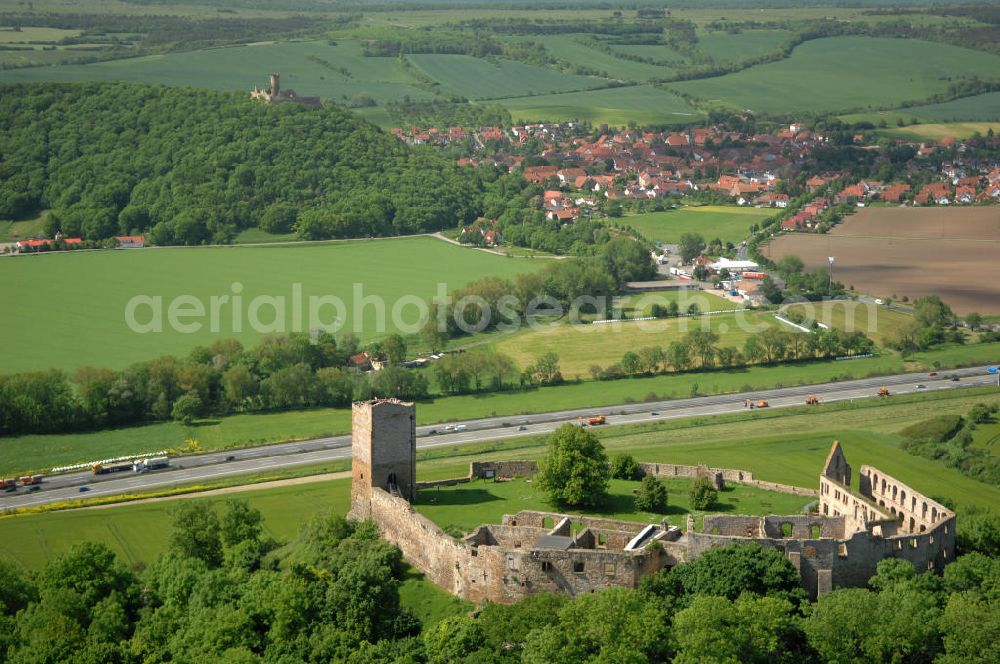 Aerial photograph Wandersleben - Blick auf die Burg Gleichen (auch Wan derslebener Gleiche, Wan dersleber Schloss, Wan derslebener Burg), einer mittelalterlichen Burgruine in Thüringen in der Nähe von Wan dersleben. Sie gehört zum Burgenensemble der Drei Gleichen. Views of the castle Gleichen in Thuringia.