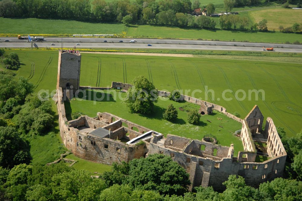 Wandersleben from the bird's eye view: Blick auf die Burg Gleichen (auch Wan derslebener Gleiche, Wan dersleber Schloss, Wan derslebener Burg), einer mittelalterlichen Burgruine in Thüringen in der Nähe von Wan dersleben. Sie gehört zum Burgenensemble der Drei Gleichen. Views of the castle Gleichen in Thuringia.