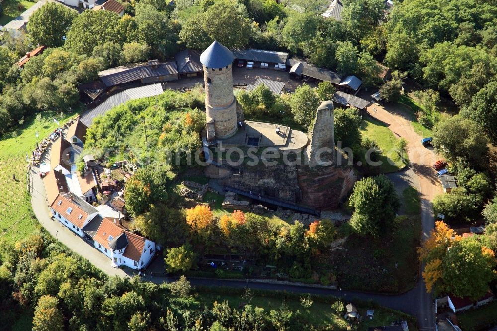 Aerial photograph Kirkel - The ruins of castle Kirkel in the town of Kirkel in the state of Saarland. The castle is located on the castle hill, a sandstone rock. Different historic houses are grouped around the castle and its look-out which was first mentioned in 1075. There are a museum, a sculpture, a carpentry and a forgery on site