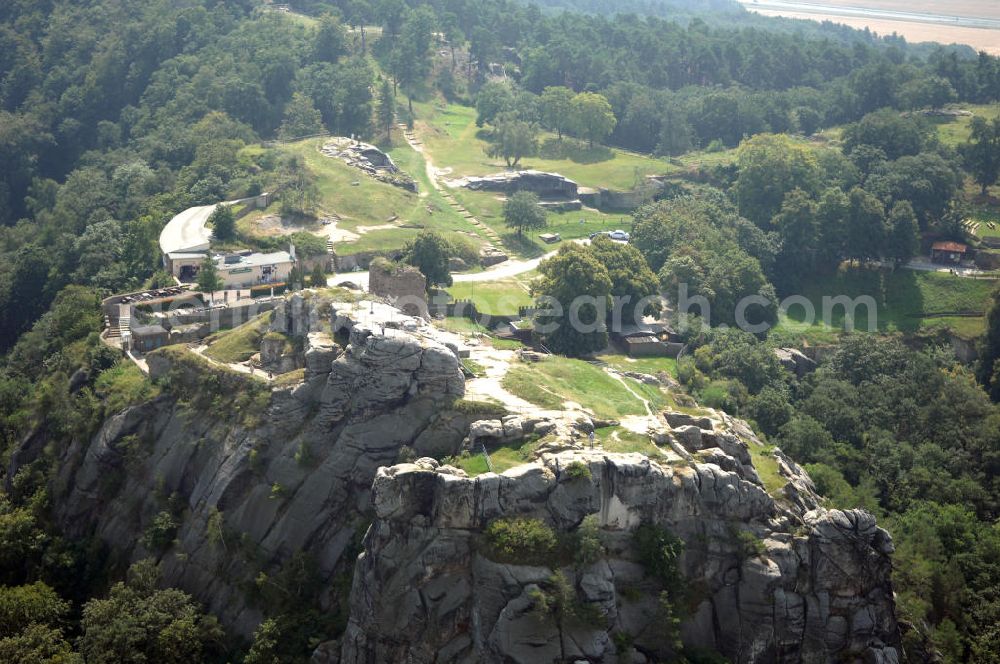 Blankenburg from above - Die Burgruine Regenstein liegt 3 km nördlich von Blankenburg in Sachsen-Anhalt und ist ein beliebtes Ausflugsziel, auf dem jedes Jahr ein Ritterspiel und ein Garnisonsfest stattfinden. Hervorzuheben sind einige in den Fels hineingehauene Räume und die Ruine des Bergfrieds.