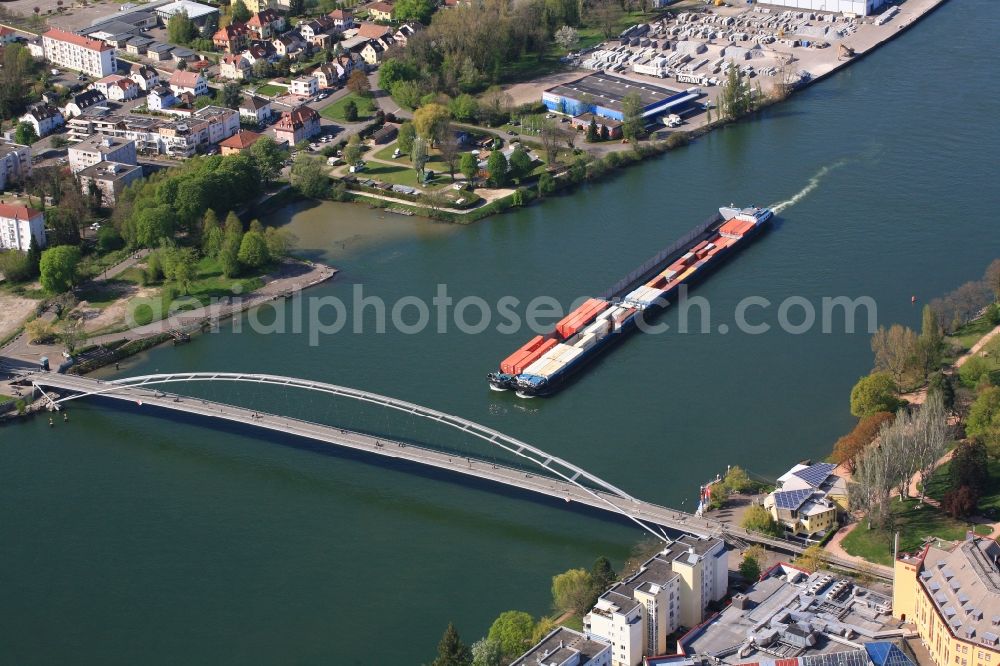 Aerial photograph Weil am Rhein - River - bridge construction Dreilaenderbruecke is crossing the river Rhine in Weil am Rhein in the state Baden-Wuerttemberg, Germany