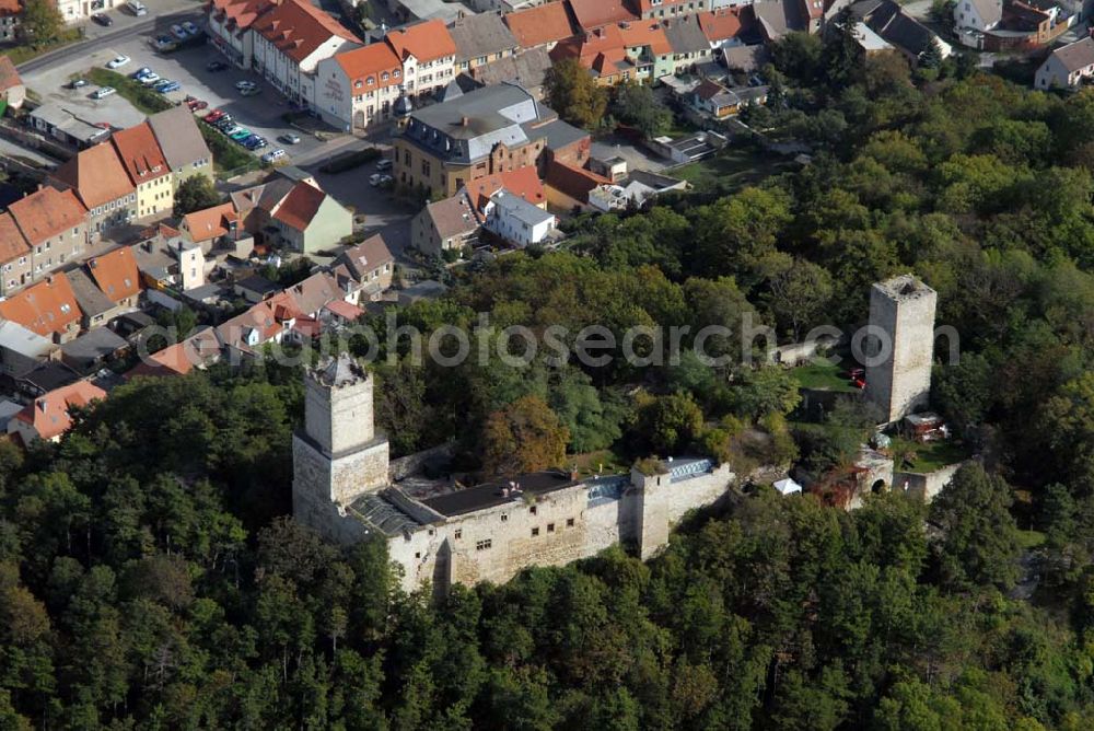 Eckartsberga from the bird's eye view: Blick auf die Eckartsburg, die vermutlich Ende des 10. Jahrhunderts erbaut wurde. Bereits 1861 wurde eine Restauration auf der Burg eingerichtet. Heute ist sie ein beliebtes Ausflugsziel. Kontakt: Eckartsburg, 06648 Eckartsberga, Tel.: 034467 / 20415.