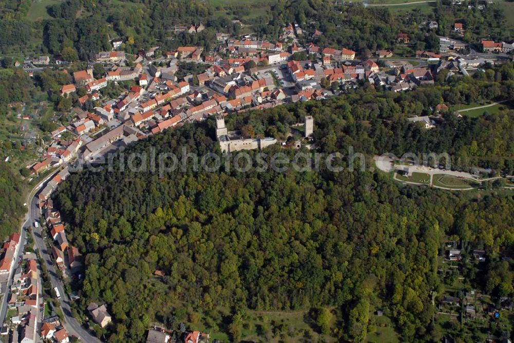 Eckartsberga from above - Blick auf die Eckartsburg und den Ort Eckartsberga. Die Burg wurde vermutlich Ende des 10. Jahrhunderts erbaut. Bereits 1861 wurde eine Restauration auf der Burg eingerichtet. Heute ist sie ein beliebtes Ausflugsziel. Kontakt: Eckartsburg, 06648 Eckartsberga, Tel.: 034467 / 20415.