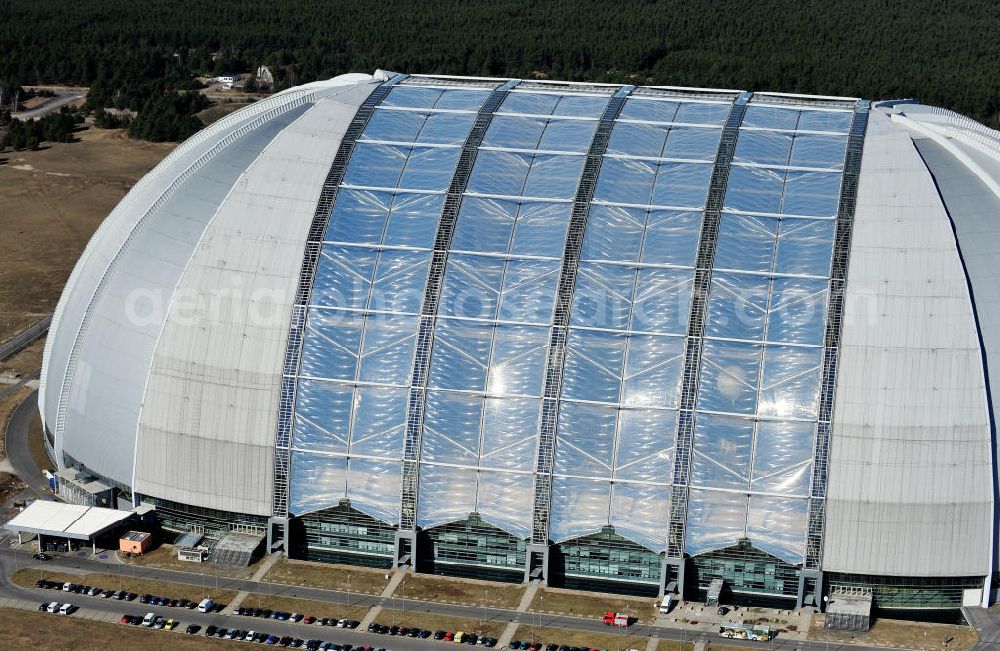 Aerial photograph Halbe - Die ehemalige Cargolifterhalle und größte freitragende Halle (Aerium) der Welt auf dem Gelände des ehemaligen Militärflugplatzes in Halbe-Brand. Heute befindet sich in der Halle das Tropical Islands, die größte tropische Freizeitwelt Europas. The former Cargolift Hall on the area of the former military airport in Halbe-Brand.