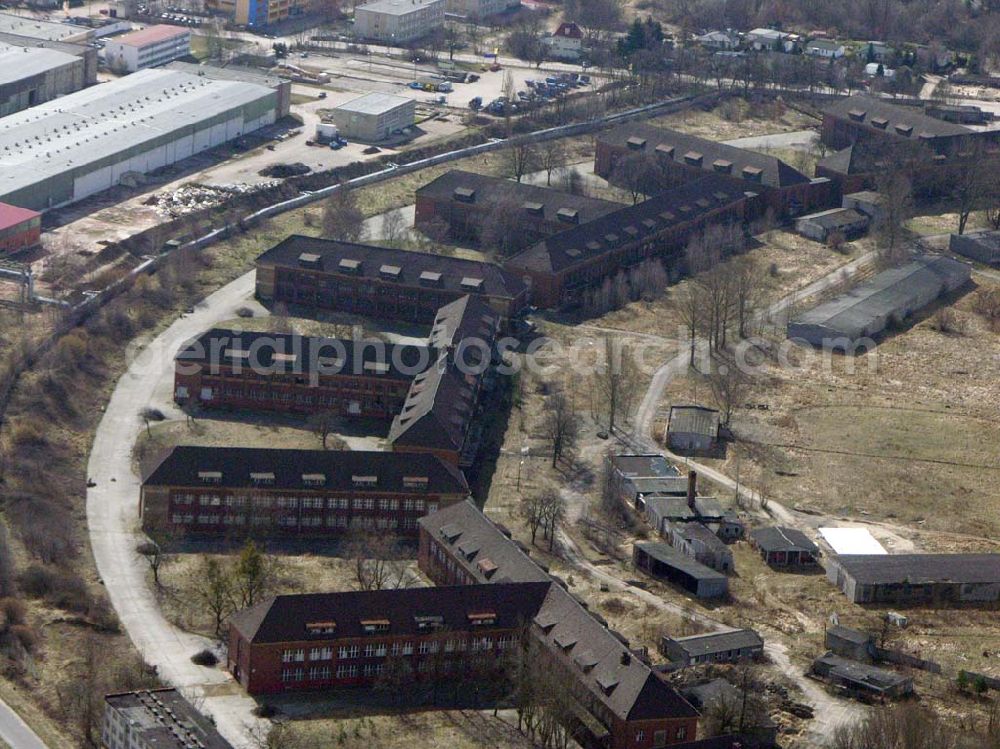 Aerial image Bernau - 06.04.2006 Bernau; Wo einst russische Militärs ihre Uniformen reinigten, ist heute eine massiv mit Chlorkohlenwasserstoffen belastete Schadstoffstelle auf dem Gelände der ehemaligen Kaserne Schönfelder Weg in Bernau. Eine Gefahr für die Trinkwasserversorgung der Bernauer Bevölkerung ist nicht gegeben, da die Stadt seit den 70er Jahren aus den Wasserwerken Schönow und Zepernick versorgt wird.