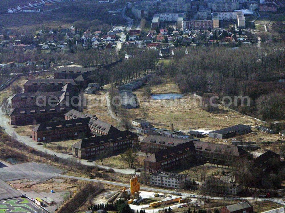 Bernau from the bird's eye view: 06.04.2006 Bernau; Wo einst russische Militärs ihre Uniformen reinigten, ist heute eine massiv mit Chlorkohlenwasserstoffen belastete Schadstoffstelle auf dem Gelände der ehemaligen Kaserne Schönfelder Weg in Bernau. Eine Gefahr für die Trinkwasserversorgung der Bernauer Bevölkerung ist nicht gegeben, da die Stadt seit den 70er Jahren aus den Wasserwerken Schönow und Zepernick versorgt wird.