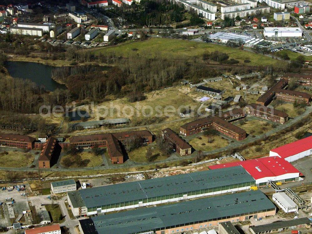 Aerial image Bernau - 06.04.2006 Bernau; Wo einst russische Militärs ihre Uniformen reinigten, ist heute eine massiv mit Chlorkohlenwasserstoffen belastete Schadstoffstelle auf dem Gelände der ehemaligen Kaserne Schönfelder Weg in Bernau. Eine Gefahr für die Trinkwasserversorgung der Bernauer Bevölkerung ist nicht gegeben, da die Stadt seit den 70er Jahren aus den Wasserwerken Schönow und Zepernick versorgt wird.