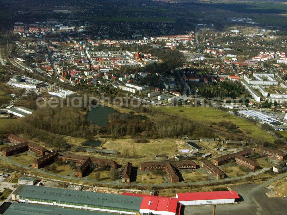 Aerial photograph Bernau - 06.04.2006 Bernau; Wo einst russische Militärs ihre Uniformen reinigten, ist heute eine massiv mit Chlorkohlenwasserstoffen belastete Schadstoffstelle auf dem Gelände der ehemaligen Kaserne Schönfelder Weg in Bernau. Eine Gefahr für die Trinkwasserversorgung der Bernauer Bevölkerung ist nicht gegeben, da die Stadt seit den 70er Jahren aus den Wasserwerken Schönow und Zepernick versorgt wird.