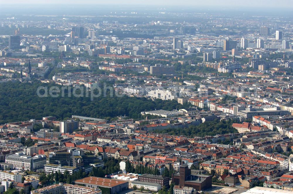 Berlin from above - Blick auf das Kindl-Quartier, mit der ehemaligen Kindl-Brauerei in Neukölln. Im Hintergrund ist die Hasenheide und der Stadtbezirk Kreuzberg.