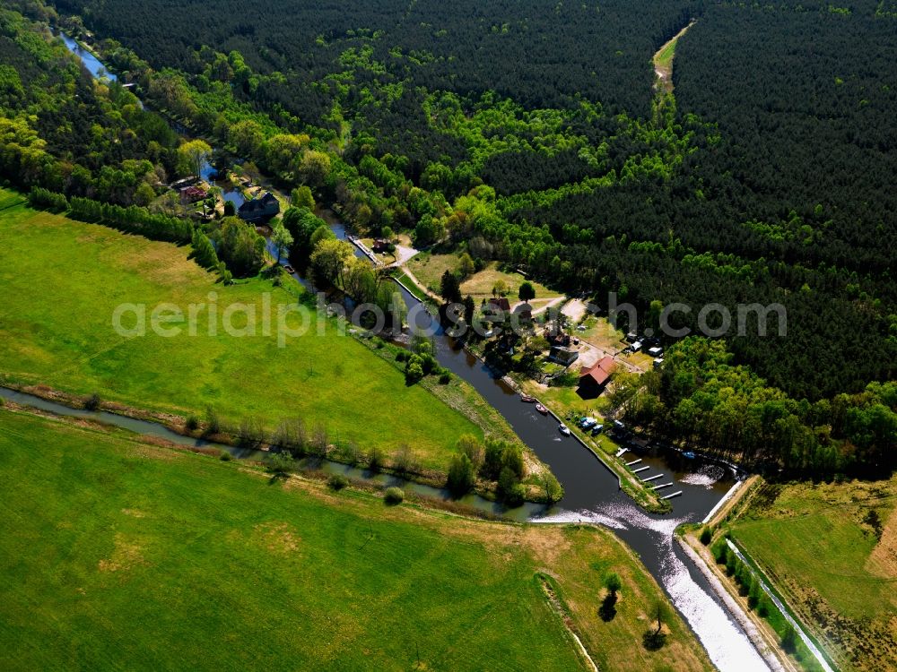 Aerial photograph Grabow - The river Elde near Grabow in the district of Ludwigslust-Parchim in the state of Mecklenburg-Vorpommern. View of the Hechtsforthschleuse water gate of the water street between Münitz and Elde. The channel connects the river with the state's lake district