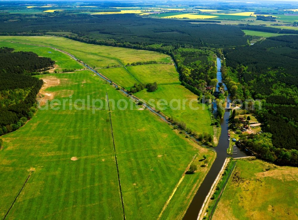 Grabow from above - The river Elde near Grabow in the district of Ludwigslust-Parchim in the state of Mecklenburg-Vorpommern. View of the Hechtsforthschleuse water gate of the water street between Münitz and Elde. The channel connects the river with the state's lake district