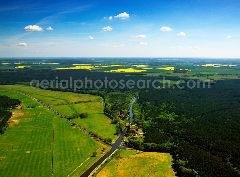 Grabow from the bird's eye view: The river Elde near Grabow in the district of Ludwigslust-Parchim in the state of Mecklenburg-Vorpommern. View of the Hechtsforthschleuse water gate of the water street between Münitz and Elde. The channel connects the river with the state's lake district