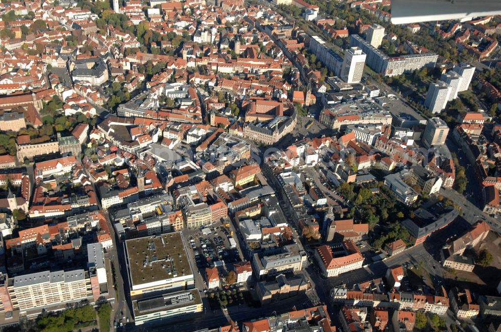 Aerial image Erfurt - Blick auf die Altstadt, eine der größten deutschen Altstädte. Ca. 16.500 Menschen leben auf dieser Fläche, sie lässt sich in drei Teile gliedern, der älteste stammt aus dem 8. Jahrhundert.