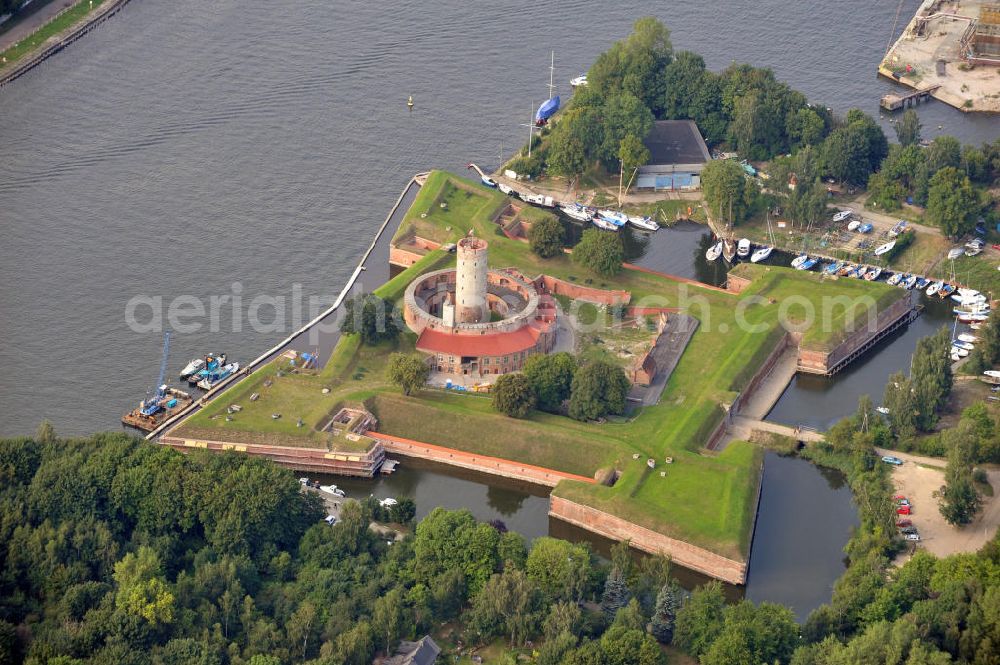 Aerial image Danzig / Gdansk - Die Festung Weichselmünde / Fort Carré Twierdza Wisloujscie an dem Nebenfluss Tote Weichsel in Danzig / Gdansk in Pommern / Pomorskie, Polen. The Wisloujscie fortress at the subsidiary stream Martwa Wisla in Gdansk in the Pomeranian Voivodeship / Pomorskie, Poland.