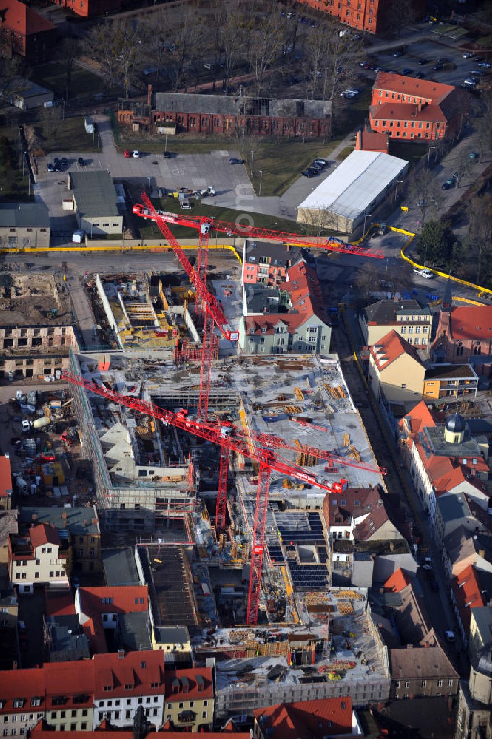 Aerial photograph Wittenberg - View of the construction site of the shopping center Arsenal between the Arsenal square and the market place in the inner city of Wittenberg. Project developers are MIB AG and the OFB Development GmbH. The completion is scheduled for autumn 2012