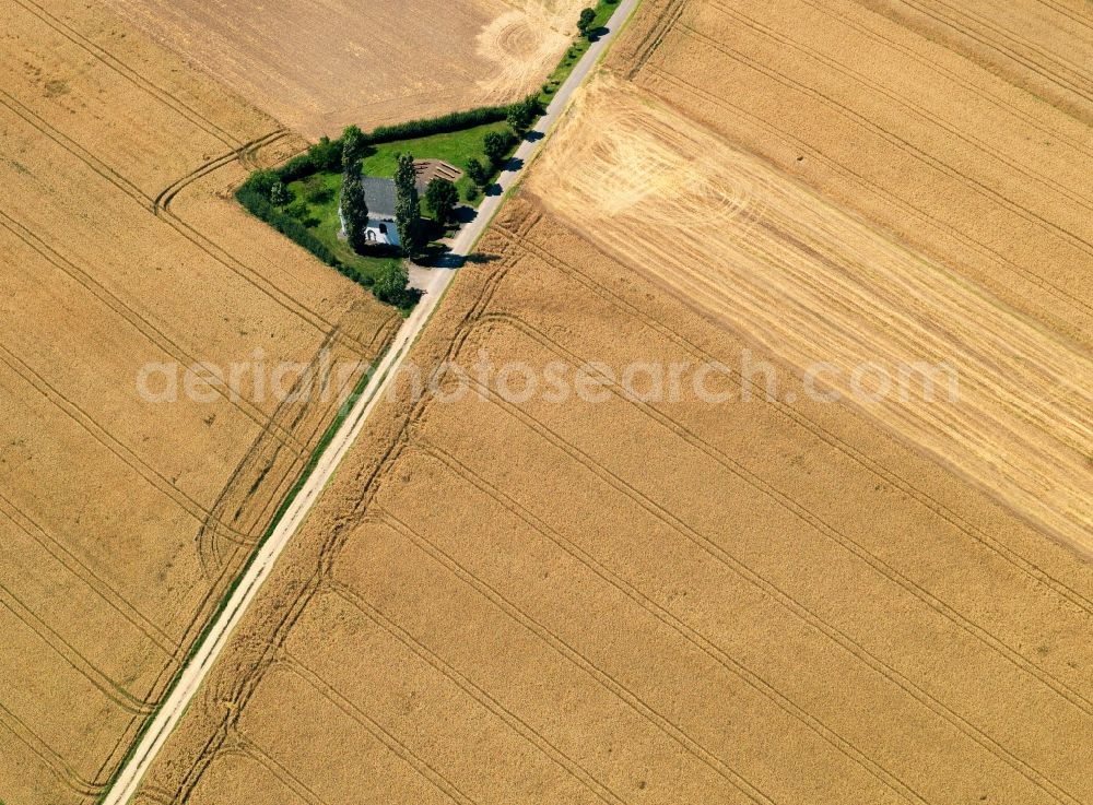 Mertloch from above - The chapel is located outside the village Mertloch. The chapel is surrounded by farmland. An evergreen hedge surrounds the small area. The chapel is reached by a road, dirt road