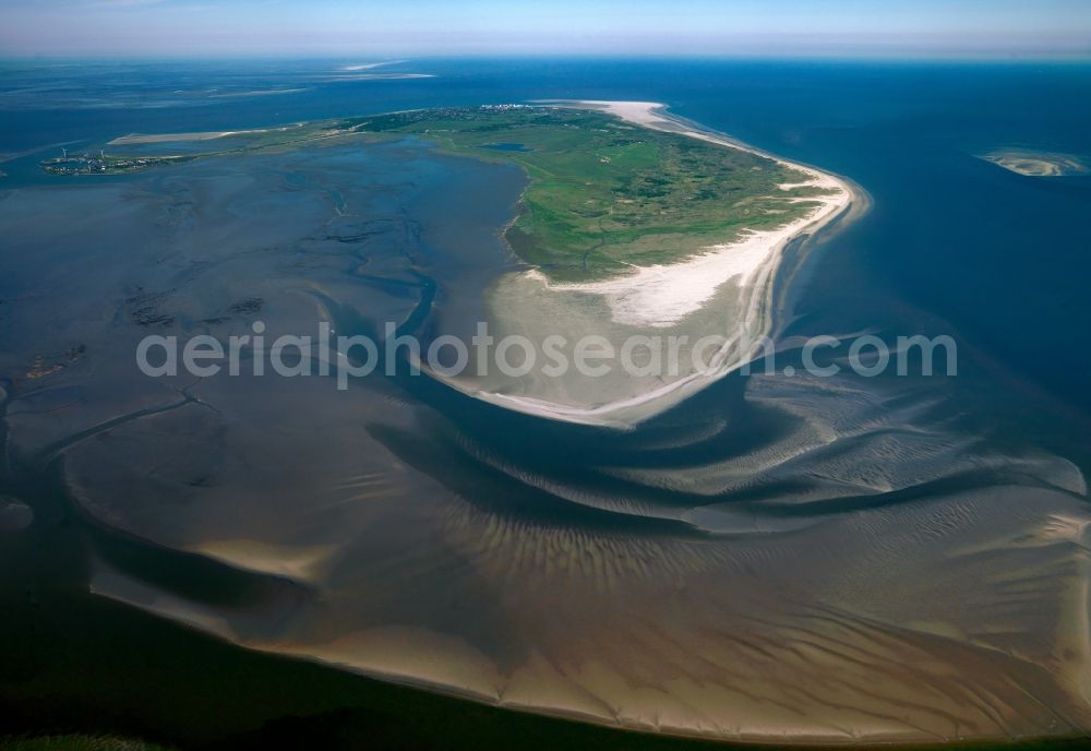 Aerial image Borkum - Parts of the island of Borkum and the adjacent part of the W National Park of Lower Saxony Wadden Sea. The island is also the area of ??the town of Borkum, is the seaside resort since 1830 and has nationally recognized as a North Sea resort of numerous spas