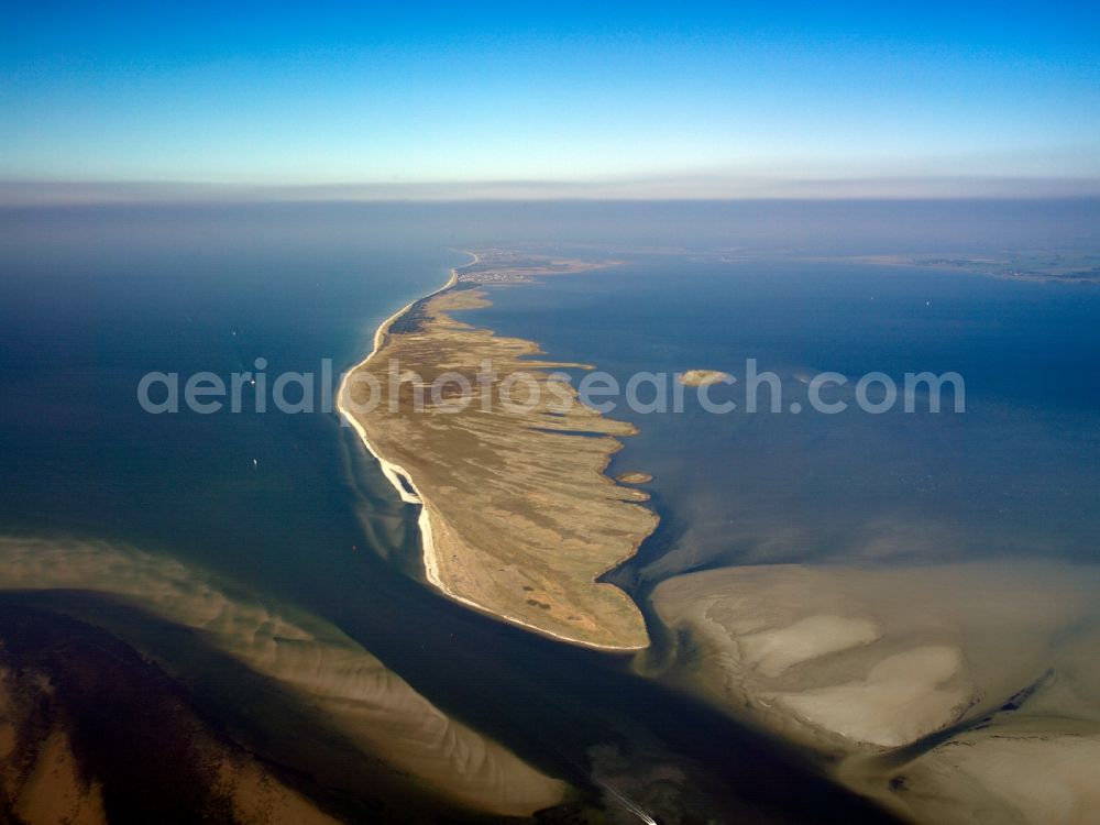 Aerial photograph Insel Hiddensee - The island is located west of Hiddensee Rügen in the Baltic Sea. It belongs to the district of Pomerania-Rügen in Mecklenburg-Western Pomerania. The Hiddensee includes the island and its eastern offshore island and one from 2005 to the Official West Ruegen. Hiddensee is the largest island of the National Park Boddenlandscape. On the island there are two nature reserves, the NSG Dünenheide between Neuendorf and Vitte and the NSG Dornbusch in the north