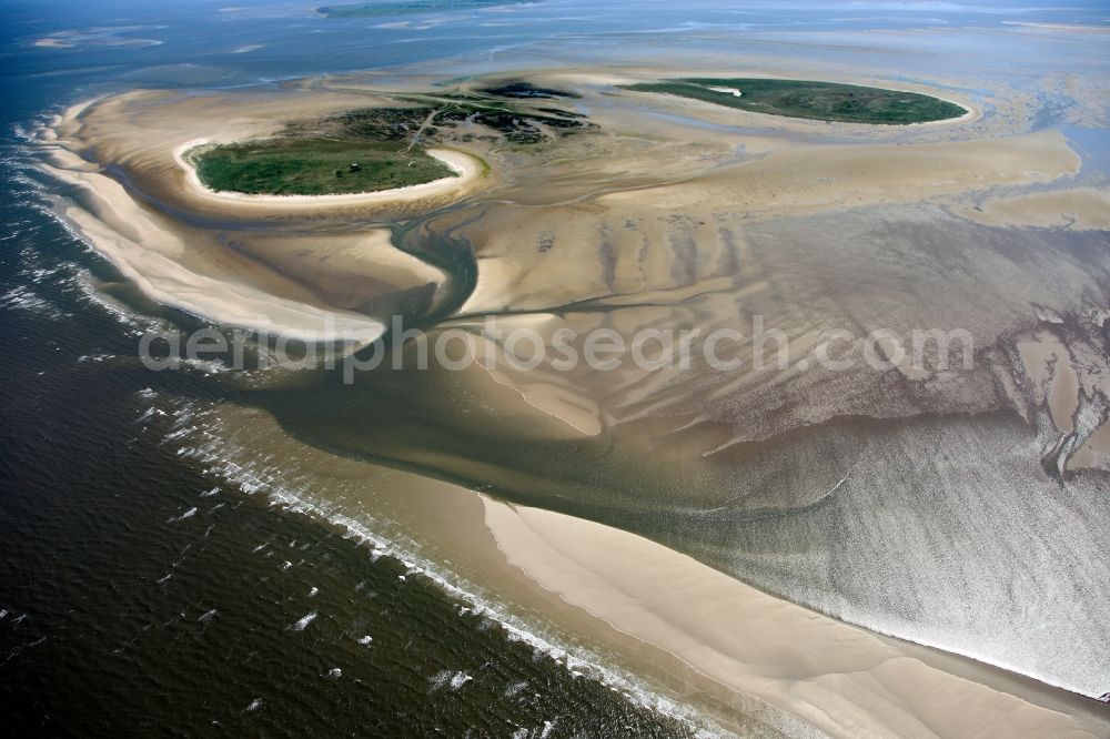 Aerial photograph Scharhörn - Scharhörn is a German island, which belongs to the Free and Hanseatic City of Hamburg. It lies at the mouth of the Elbe, about 15 km north-west walk far from Cuxhaven and 6 km north-west of the island Neuwerk, Hamburg Wadden Sea National Park. Apart from a bird warden of the island is uninhabited