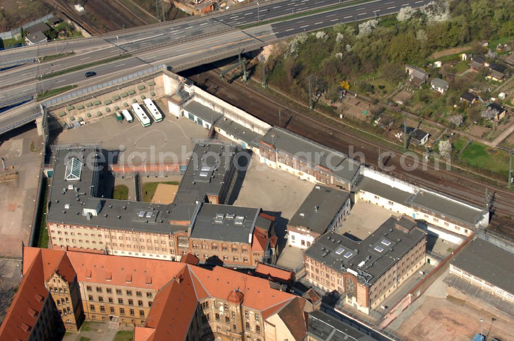 Aerial photograph MAGDEBURG - Blick auf die Justizvollzugsanstalt (JVA) Magdeburg und das Landgericht Magdeburg. Das Landgericht Magdeburg ist ein Gericht der ordentlichen Gerichtsbarkeit und eines von vier Landgerichten im Bezirk des Oberlandesgerichts Naumburg, dem einzigen Oberlandesgerichtsbezirk des Bundeslandes Sachsen-Anhalt. Es hat seinen Sitz in der Landeshauptstadt Magdeburg. Kontakt: Justizvollzugsanstalt Magdeburg, Halberstädter Str. 8a, 39112 Magdeburg; Postfach 18 61, 39008 Magdeburg, Tel. +49 (0)391 6 06 33 63, Fax +49 (0)391 6 06 34 09; Kontakt Landgericht Magdeburg: Halberstädter Str. 8, 39112 Magdeburg; Postfach 39 11 22, 39135 Magdeburg, Tel. +49 (0)391 606 0, Fax +49 (0)391 606 2069, e-mail: poststelle@lg-md.justiz.sachsen-anhalt.de