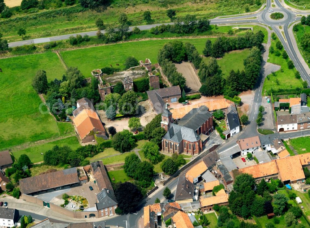 Aerial photograph Siersdorrf - The Catholic Church of St. John the Baptist was built in 1520. She was also the parish church and grave site and place of the residents who are knights. In Siersdorf are the ruins of the Renaissance style built in 1578 in the main house of the German Order