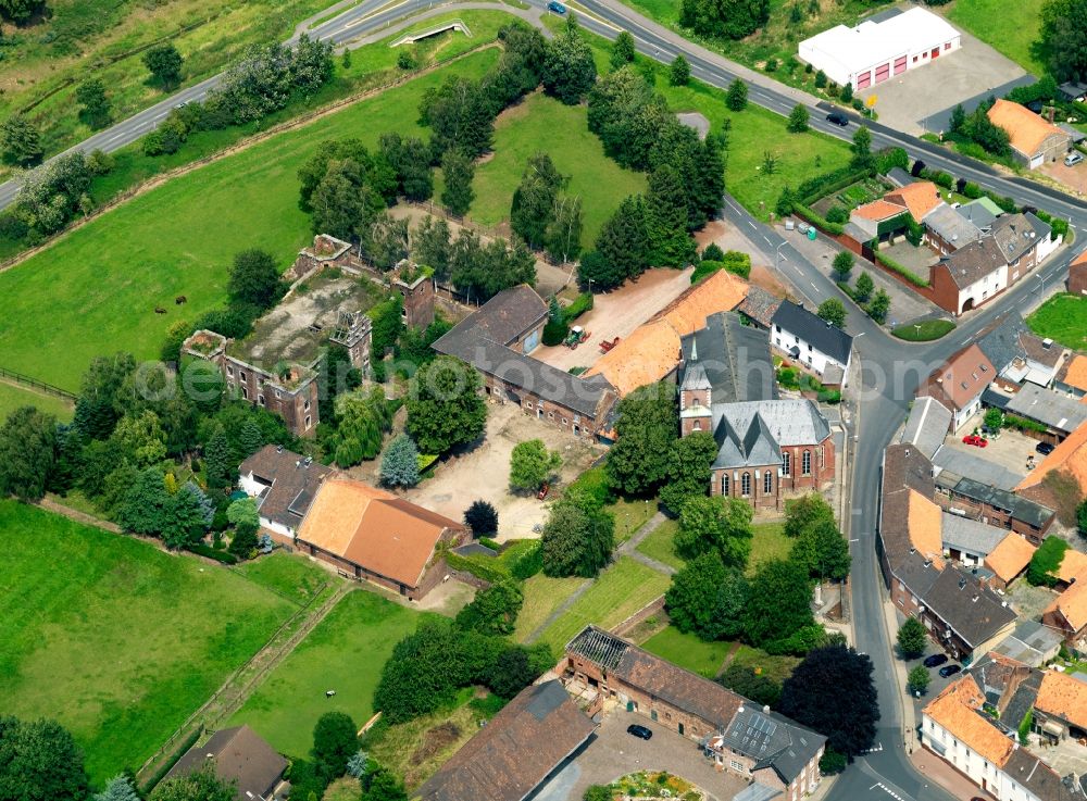 Siersdorrf from above - The Catholic Church of St. John the Baptist was built in 1520. She was also the parish church and grave site and place of the residents who are knights. In Siersdorf are the ruins of the Renaissance style built in 1578 in the main house of the German Order