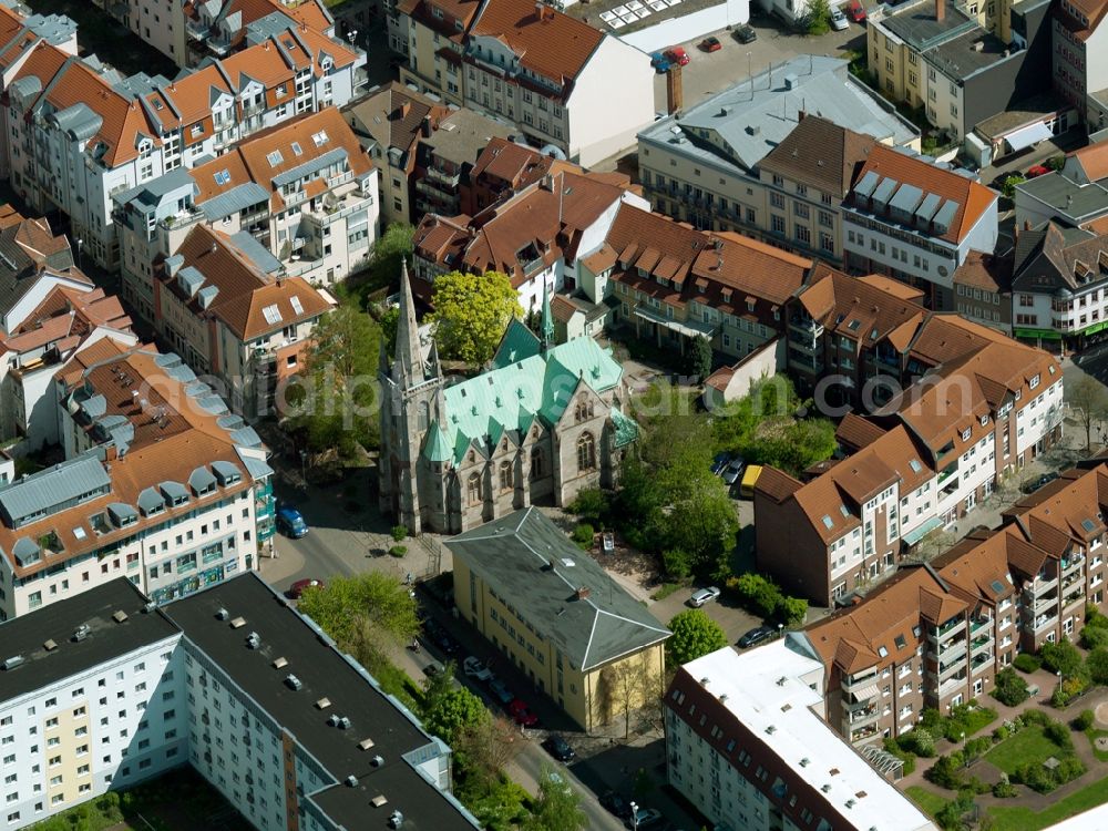 Aerial photograph Eisenach - The Church of St. Elizabeth's Catholic church of Eisenach. It was built after the approval of the Grand Duke Carl Alexan der in the years 1886 to 1888, after plans by architect Hugo Schneider smoked in the Gothic Revival style. Patron saint is Saint Elizabeth, Landgrave of Thuringia, whose lives are closely connected with Eisenach and the Wartburg-Stiftung Eisenach is