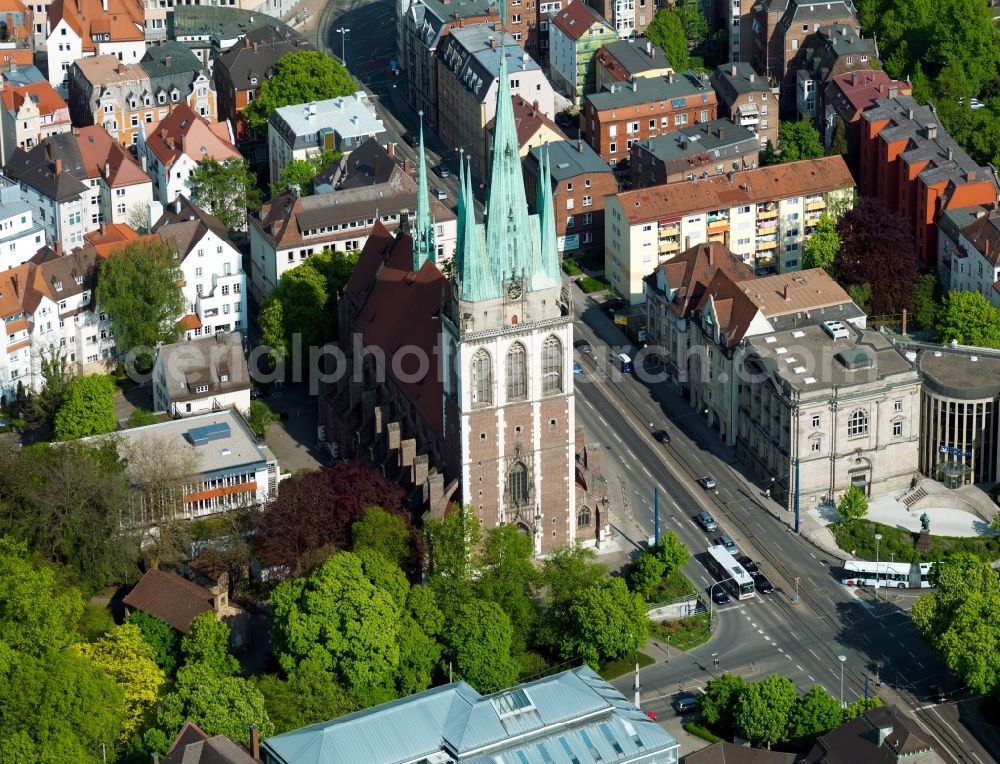 Ulm from the bird's eye view: The Church of St. George in Ulm was built as a Catholic garrison church in 1902 and 1904 by the architect Max Meckel. Today it is the parish church built in 1920, Catholic parish of St. George. The ownership of the church went from 1962 on the Federal Republic of Germany to the parish