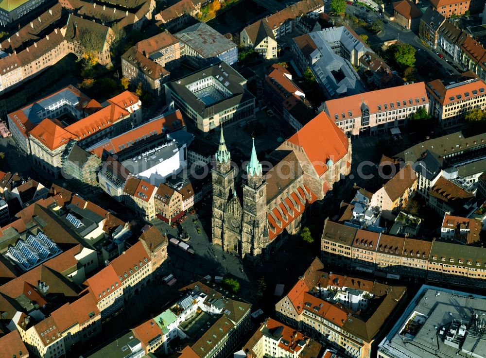 Nürnberg from the bird's eye view: St. Lawrence is a Gothic church in Nuremberg. Construction of the basilica was in 1250, the late Gothic choir hall was completed 1477th Patron of the Church of the Holy Lorenz. Since the Reformation, the Church of St. Lorenz Church, a Protestant city. The heavily damaged in World War II building was built in 1949 under the old model back