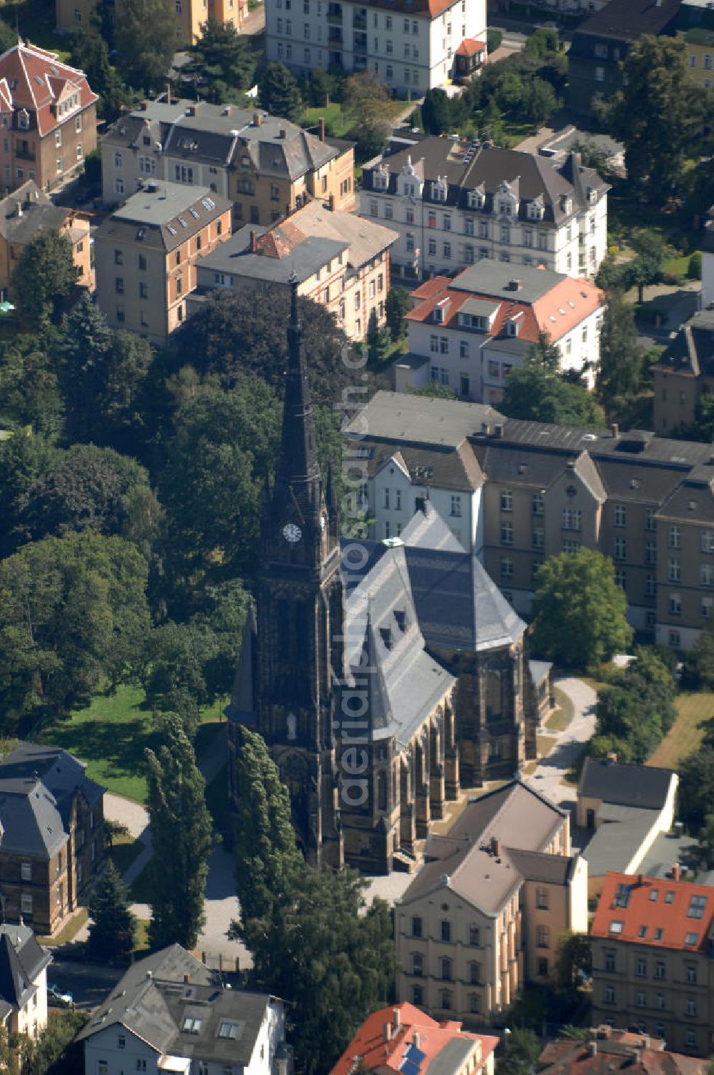 Aerial image Zittau - Blick auf die Kirche Mariä Heimsuchung. Das katholische Gotteshaus wurde ab 1883 gebaut und 1890 geweiht. Der 72 m hohe Kirchenturm ist der höchste Zittaus. Die Glocken mussten mehrmals erneuert werden, da sie in beiden Weltkriegen abgegeben werden mussten. Zwischen 1999 und 2006 wurde das komplette Gebäude saniert, auch die Orgel wurde zurück in ihren Originalzustand versetzt, seit dem finden wieder Orgelkonzerte in der Kirche statt. Kontakt: Pfarramt Zittau, Lessingstrasse 18, 02763 Zittau, Tel. 03583 / 500960,