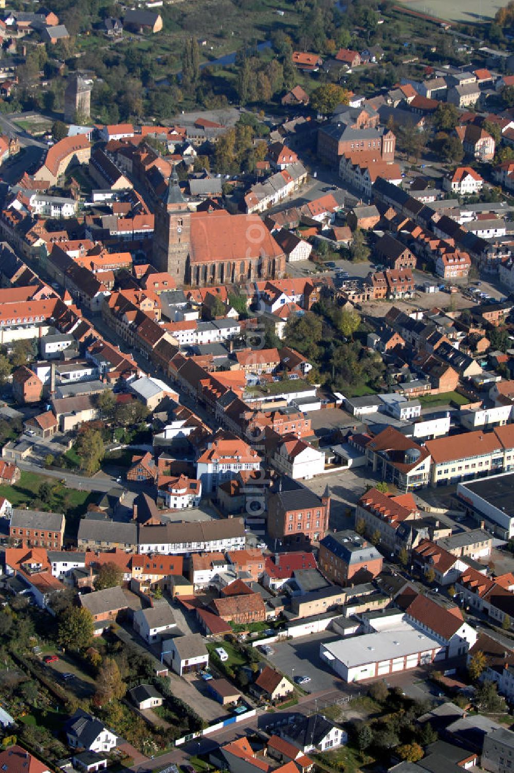 Osterburg from the bird's eye view: Die Kirche St. Nikolai und das Markgraf- Albrecht- Gymnasium. Adresse: Markgraf-Albrecht-Gymnasium, Werbener Straße 1, 39606 Osterburg Tel.: 03937/ 82922 Adresse: Ev. Pfarramt Osterburg (Altmark), Wasserstraße 12, 39606 Osterburg Tel.: 03937/ 82695