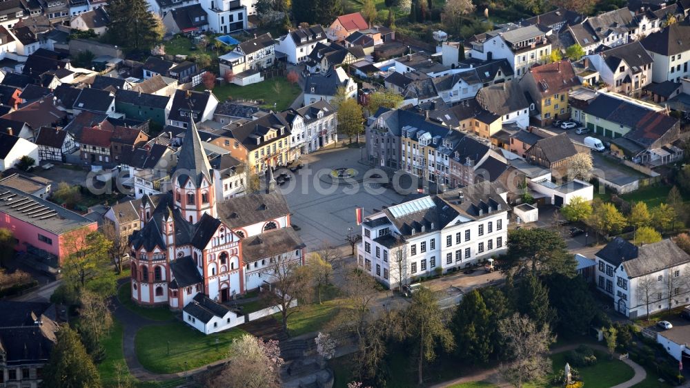 Sinzig from the bird's eye view: The Church of Saint Peter and Church Square in Sinzig in the state Rhineland-Palatinate, Germany