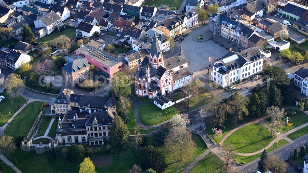 Aerial image Sinzig - The Church of Saint Peter and Church Square in Sinzig in the state Rhineland-Palatinate, Germany