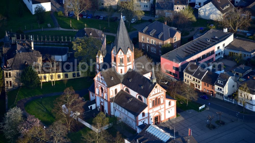 Sinzig from the bird's eye view: The Church of Saint Peter and Church Square in Sinzig in the state Rhineland-Palatinate, Germany