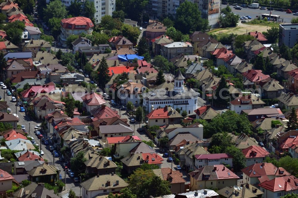 Bukarest from the bird's eye view: The church of Sfantul Fanurie on Strada Cercelus in the Third Sector of the Romanian capital of Bucharest. The church is located in a residential area, surrounded by residential buildings and apartment blocks. It was built in 1932