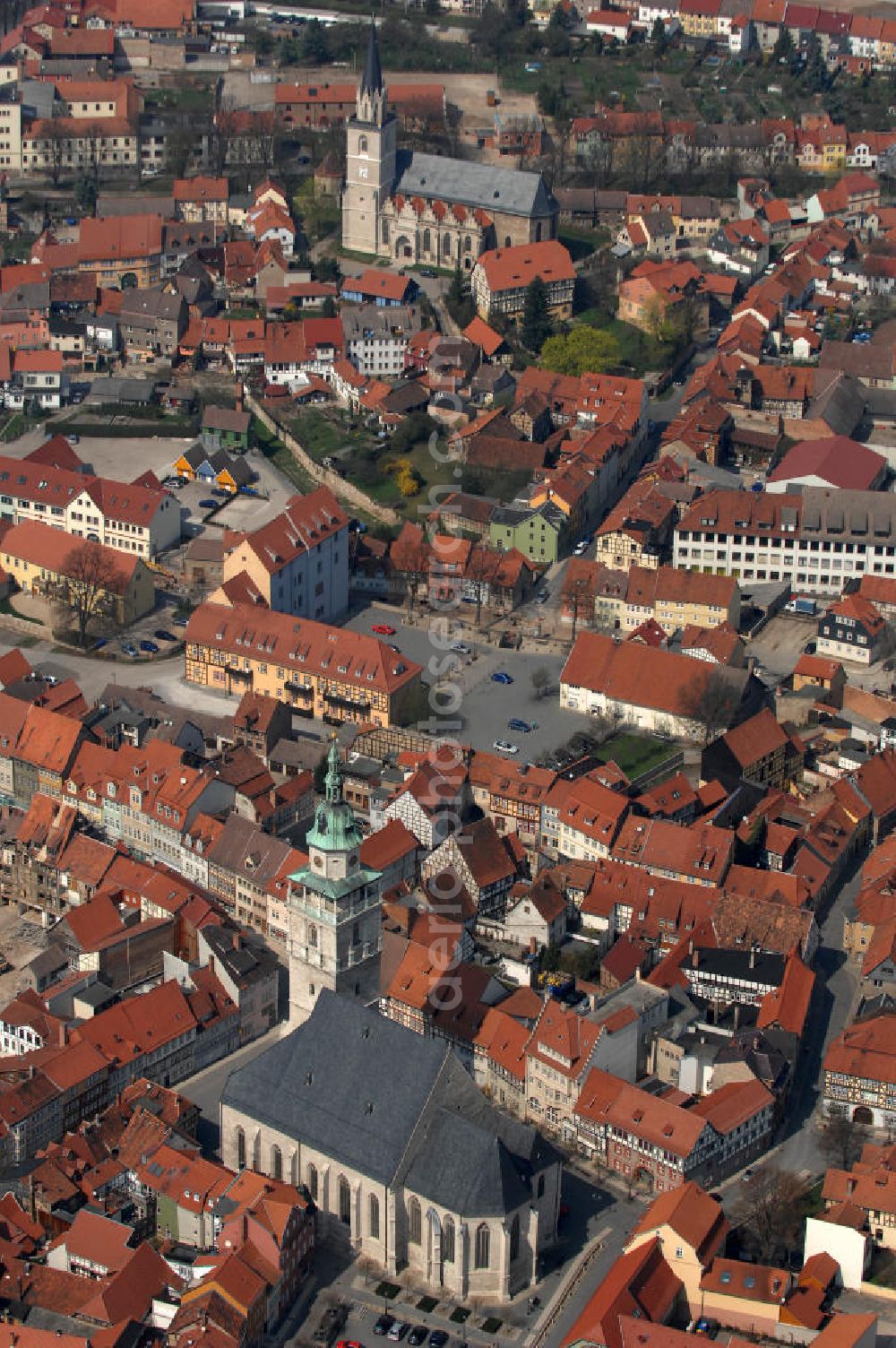 Bad Langensalza from the bird's eye view: Blick auf die evangelische Kirche St. Bonifacius und die katholische Kirche St. Stephani. St. Bonifacius wird auch als Marktkirche bezeichnet, während man St. Stephani auch bergkirche nennt.