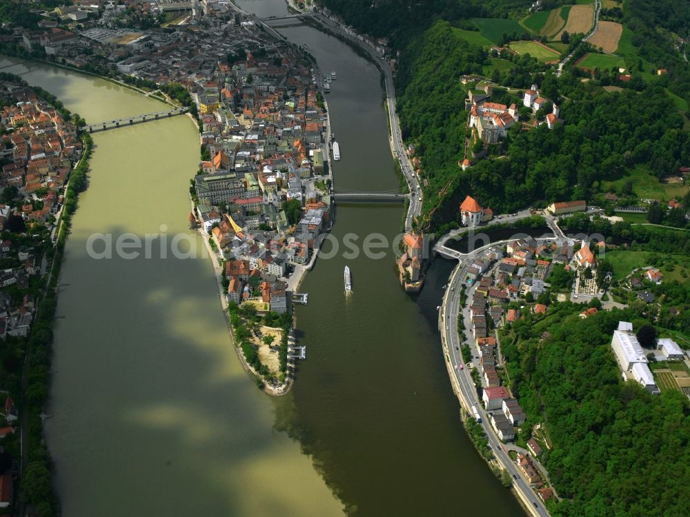 Aerial photograph Passau - The university town of Passau in the state of Bavaria. Because of the junction of the rivers Ilz, Inn and Danube, Passau is also called Three Rivers Town. Visible here is the pointed peninsula, which is surrounded by the Inn to the South and the Danube to the North. It is the site of the cathedral St. Stephan. The river Ilz joins the other two by running through the Untersolden part of the town