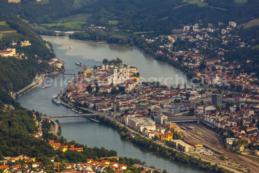 Passau from the bird's eye view: The university town of Passau in the state of Bavaria. Because of the junction of the rivers Ilz, Inn and Danube, Passau is also called Three Rivers Town. Visible here is the pointed peninsula, which is surrounded by the Inn to the South and the Danube to the North. It is the site of the cathedral St. Stephan. The river Ilz joins the other two by running through the Untersolden part of the town
