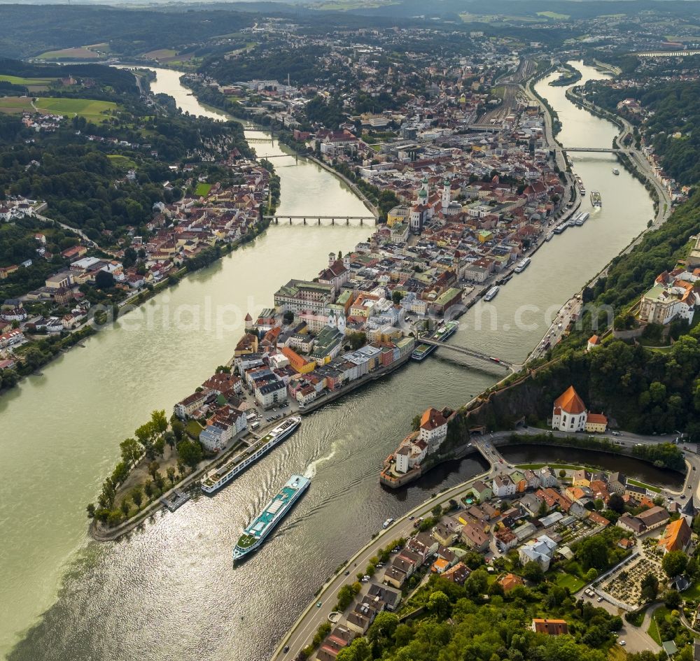 Passau from the bird's eye view: The university town of Passau in the state of Bavaria. Because of the junction of the rivers Ilz, Inn and Danube, Passau is also called Three Rivers Town. Visible here is the pointed peninsula, which is surrounded by the Inn to the South and the Danube to the North. It is the site of the cathedral St. Stephan. The river Ilz joins the other two by running through the Untersolden part of the town