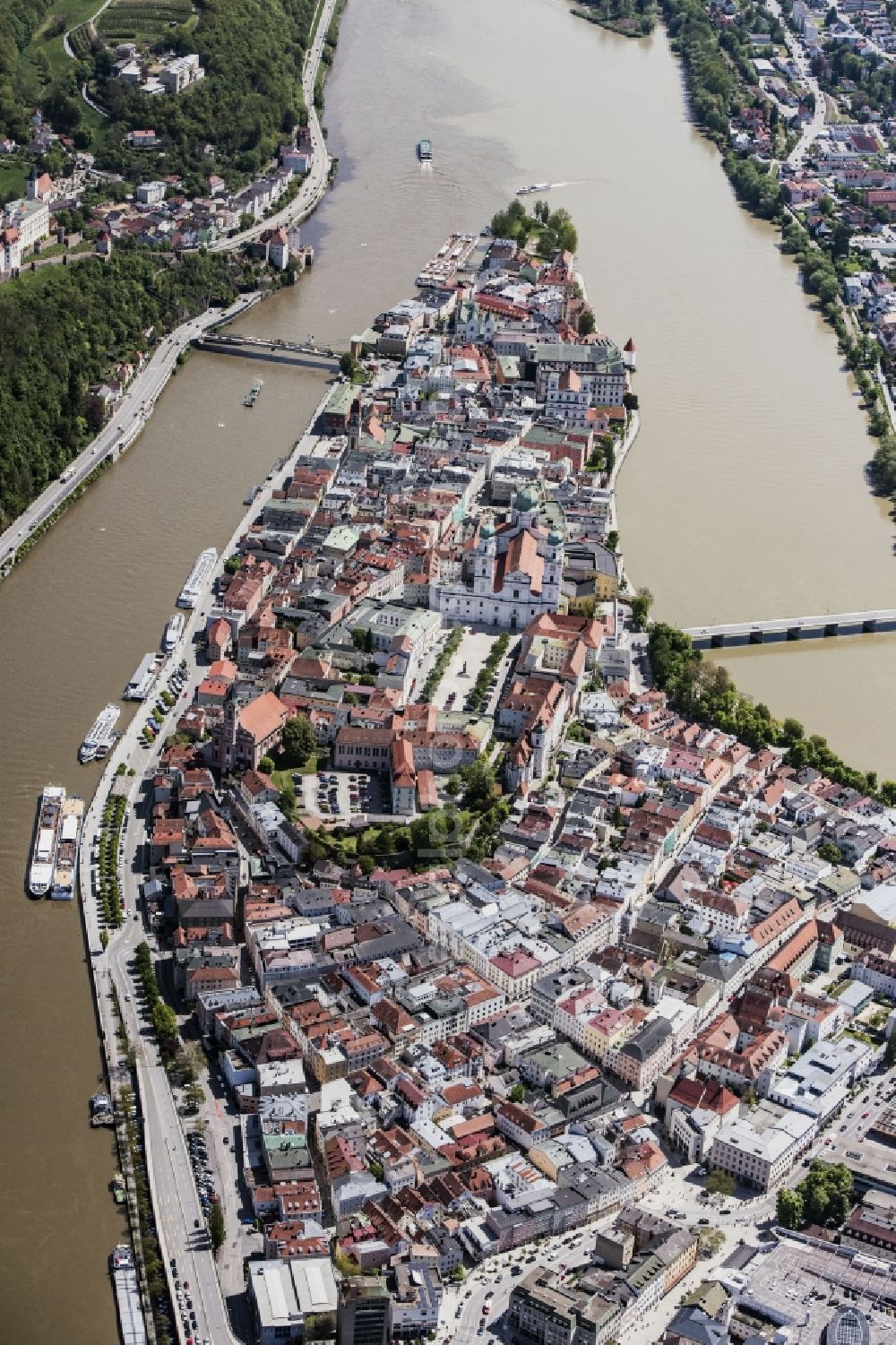 Aerial photograph Passau - The university town of Passau in the state of Bavaria. Because of the junction of the rivers Ilz, Inn and Danube, Passau is also called Three Rivers Town