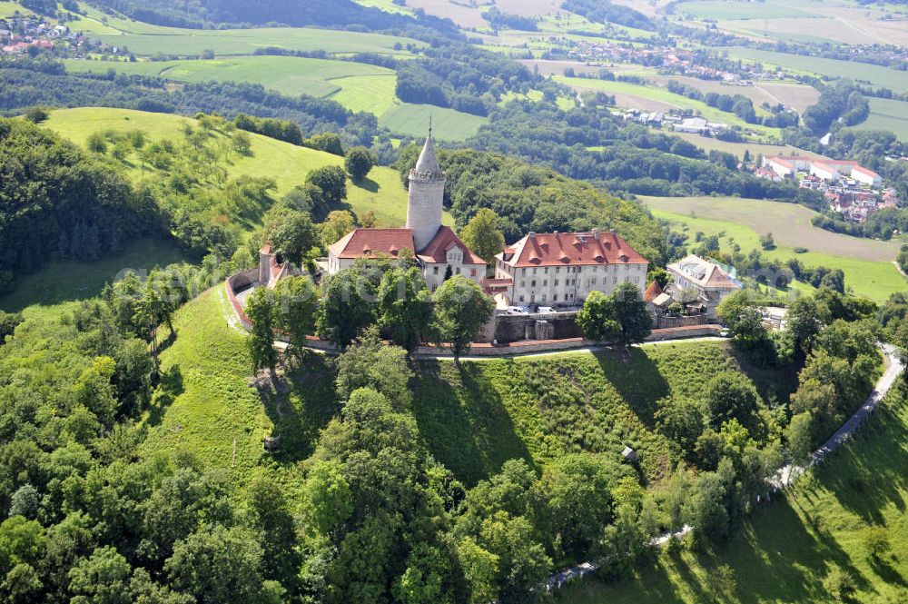 Aerial image Seitenroda - Die Burg Leuchtenburg in Seitenroda bei Kahla im Thüringer Wald, Thüringen. Sie gilt als die Königin des Saaletals und liegt auf einem weithin sichtbaren Bergkegel auf einer Höhe von fast 400 Metern. Die Burg gehört der Stiftung Leuchtenburg. The castle Leuchtenburg in Seitenroda in the Thuringian Forest. It is considered as the Queen of the Saale valley and situated on large conical mountain peak at an altitude of almost 400 meters. It belongs to the foundation Leuchtenburg.