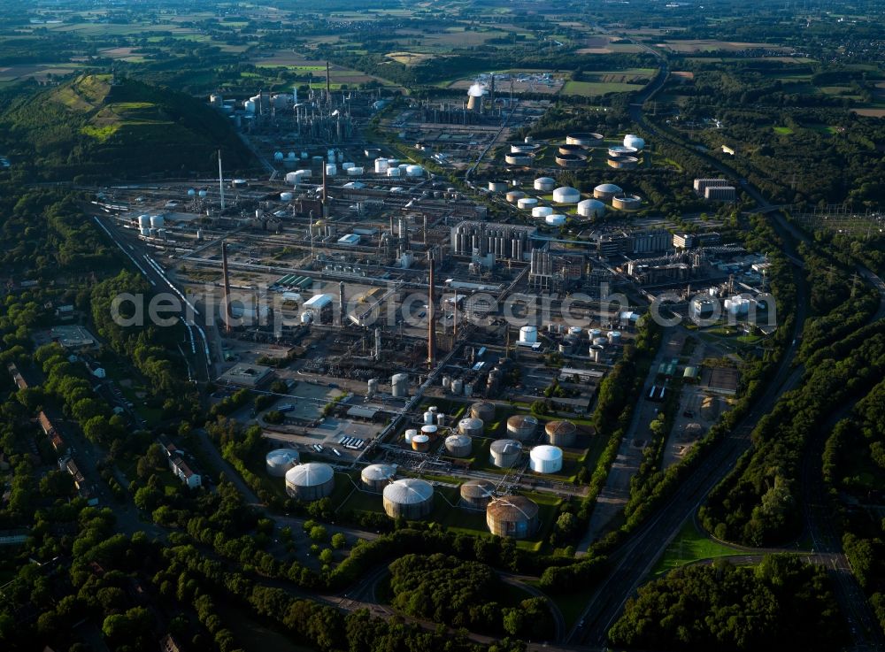 Aerial image Gelsenkirchen - The oil refinery Scholven in Gelsenkirchen in the state of North Rhine-Westphalia. The refinery is one of two in the city and is part of the Ruhr Oil AG. It is run by BP Gelsenkirchen. Its primary production is focused on fuel, Diesel and the high quality Ultimate fuels