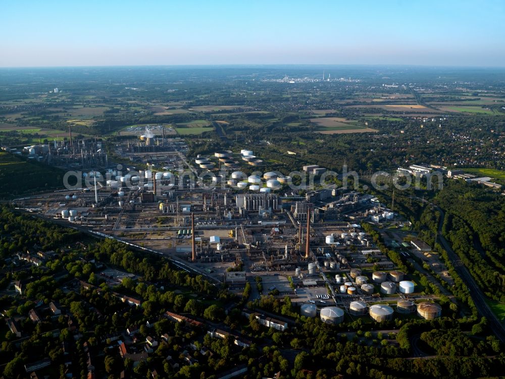 Gelsenkirchen from above - The oil refinery Scholven in Gelsenkirchen in the state of North Rhine-Westphalia. The refinery is one of two in the city and is part of the Ruhr Oil AG. It is run by BP Gelsenkirchen. Its primary production is focused on fuel, Diesel and the high quality Ultimate fuels