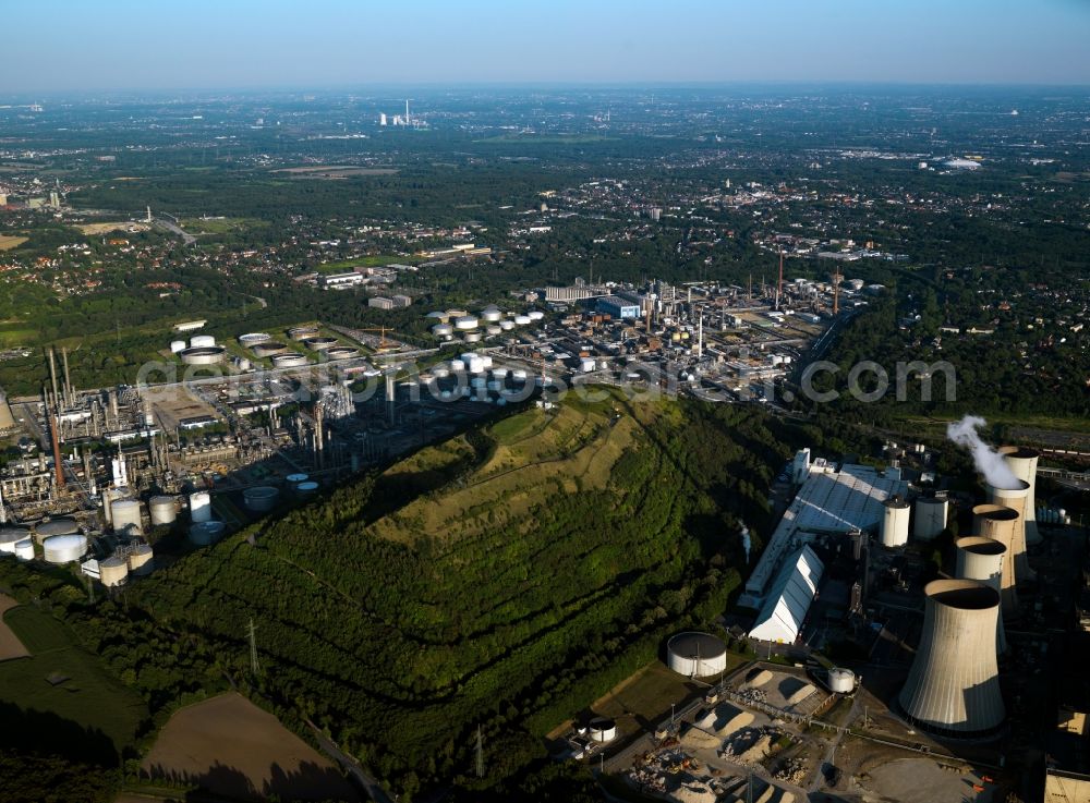 Gelsenkirchen from the bird's eye view: The oil refinery Scholven in Gelsenkirchen in the state of North Rhine-Westphalia. The refinery is one of two in the city and is part of the Ruhr Oil AG. It is run by BP Gelsenkirchen. Its primary production is focused on fuel, Diesel and the high quality Ultimate fuels