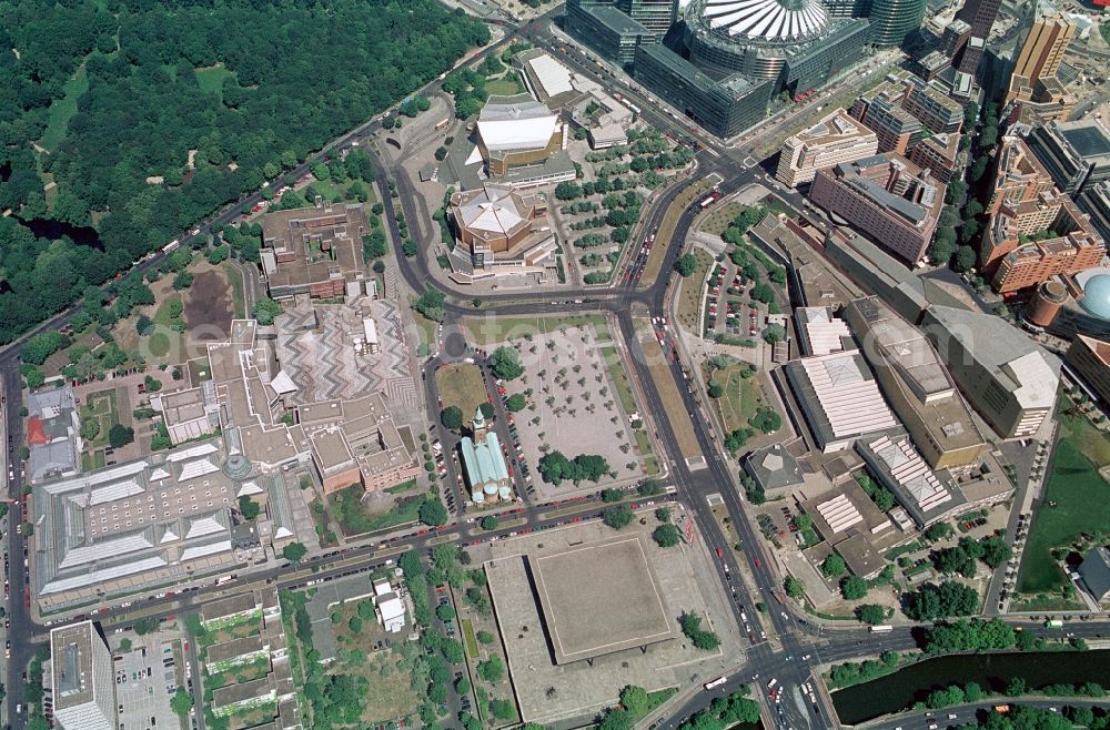 Berlin from above - Designed by August Stuehler St. Matthew Church is the center of the Cultural Forum in Berlin-Mitte. To the common forecourt to rule the State Library, the Chamber Music Hall, the Philharmonic, the New National Gallery and the museums. The Cultural Forum is an important cultural center of the capital