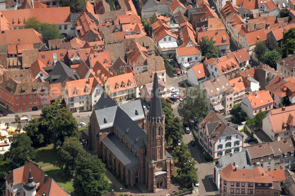 Neustadt an der Weinstraße from the bird's eye view: Blick auf die Marienkirche. Sie wurde zwischen 1860 und 1862 nach einem Entwurf des Architekten Vincent Statz erbaut, da der katholische Teil der Stiftskirche zu klein wurde. Der neugotische Stil der Kirche ist weitgehend erhalten, jedoch wurden zwischen 1962 und 1974 die Fenster und 2001 das Dach erneuert. Kontakt: Kath. Pfarramt St. Marien, Schwesternstr. 11, 67433 Neustadt/Weinstraße, Tel. 06321 / 2902,