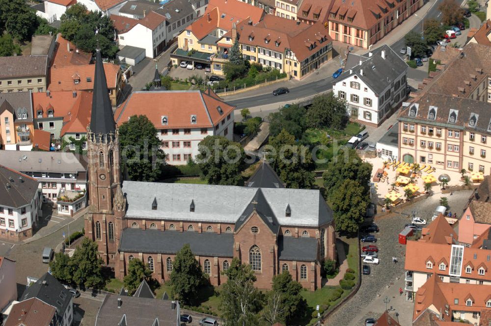 Aerial photograph Neustadt an der Weinstraße - Blick auf die Marienkirche. Sie wurde zwischen 1860 und 1862 nach einem Entwurf des Architekten Vincent Statz erbaut, da der katholische Teil der Stiftskirche zu klein wurde. Der neugotische Stil der Kirche ist weitgehend erhalten, jedoch wurden zwischen 1962 und 1974 die Fenster und 2001 das Dach erneuert. Kontakt: Kath. Pfarramt St. Marien, Schwesternstr. 11, 67433 Neustadt/Weinstraße, Tel. 06321 / 2902,