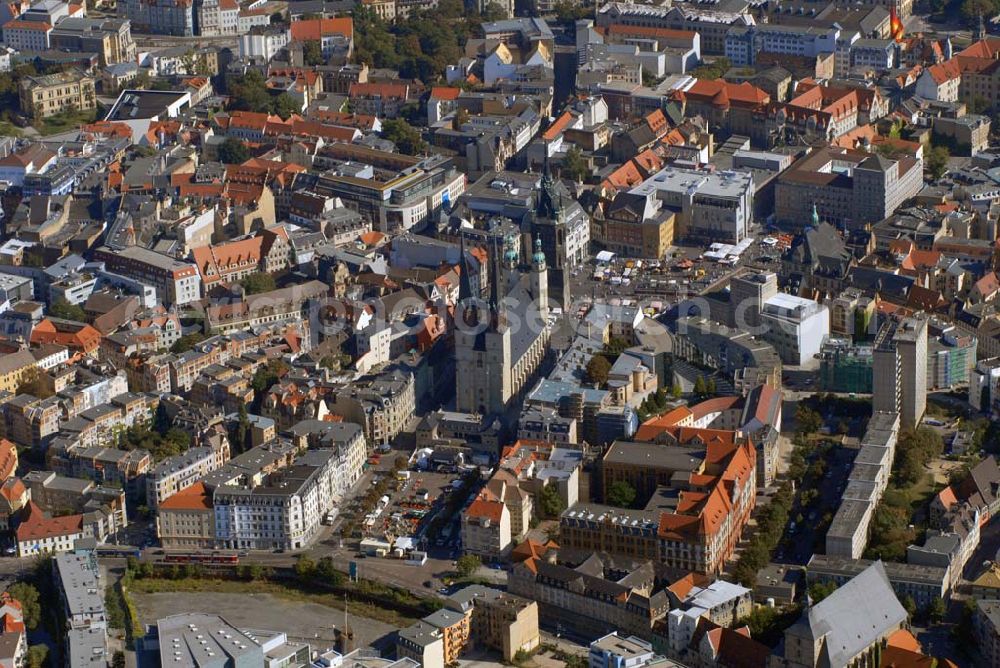 Aerial photograph Halle - Halle 23.09.06 Blick auf die Marktkirche in Halle. Die beiden Turmpaare der Marktkirche sind das unverwechselbare Wahrzeichen der Stadt Halle. Sie bilden mit dem Roten Turm die Fünf-Türme-Silhouette. Die Marienkirche, wird auch Unser Lieben Frauen oder Marktkirche genannt.