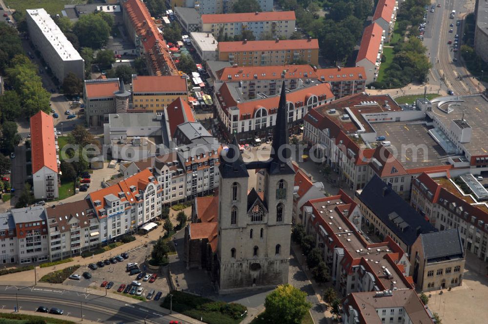 Aerial image Halberstadt - Die Martinikirche ist eine Kirche im gotischen Baustil im Zentrum von Halberstadt in Sachsen-Anhalt. Das Westwerk mit den zwei unterschiedlich hohen Turmhelmen ist traditionell Eigentum der Stadt Halberstadt und dessen Wahrzeichen.