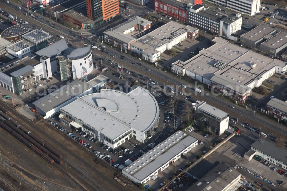 Frankfurt am Main from above - The Mercedes-Benz branch in the industrial area on Hanauer Landstrasse in Frankfurt am Main in Hesse